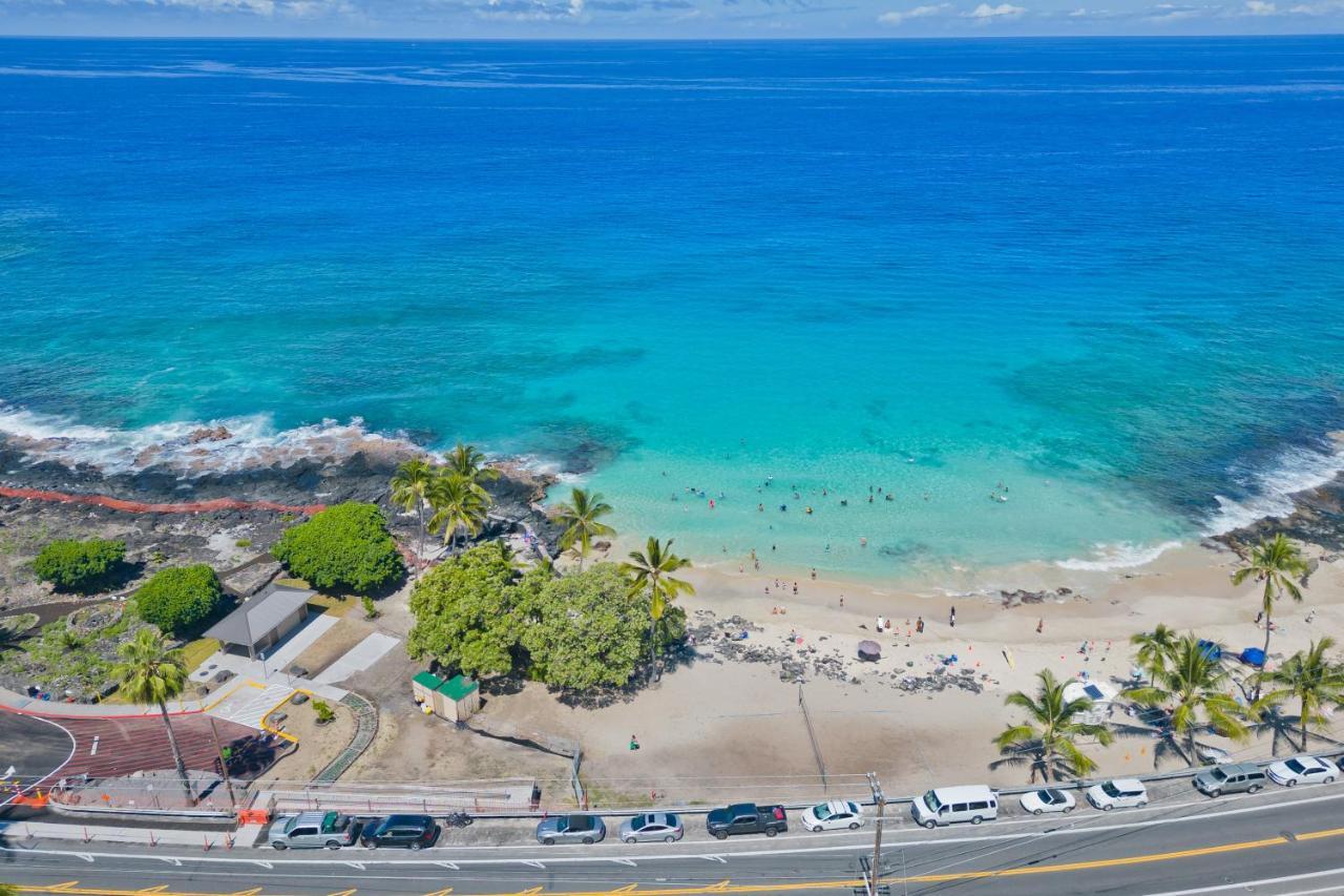 Family Getaway - Lava Room At Magic Sands Beach Kailua-Kona Exteriör bild