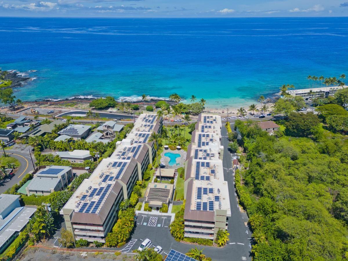 Family Getaway - Lava Room At Magic Sands Beach Kailua-Kona Exteriör bild