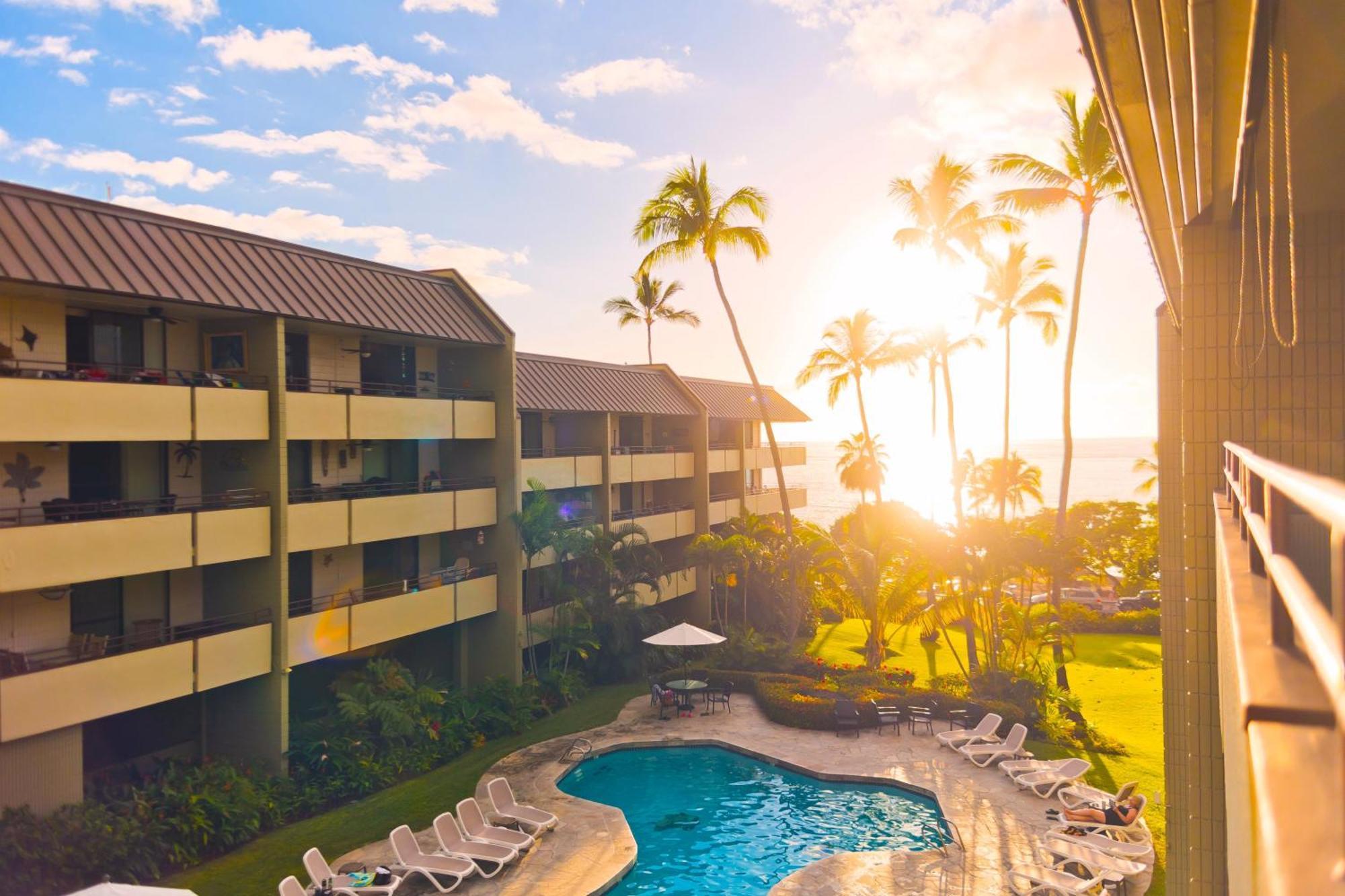 Family Getaway - Lava Room At Magic Sands Beach Kailua-Kona Exteriör bild